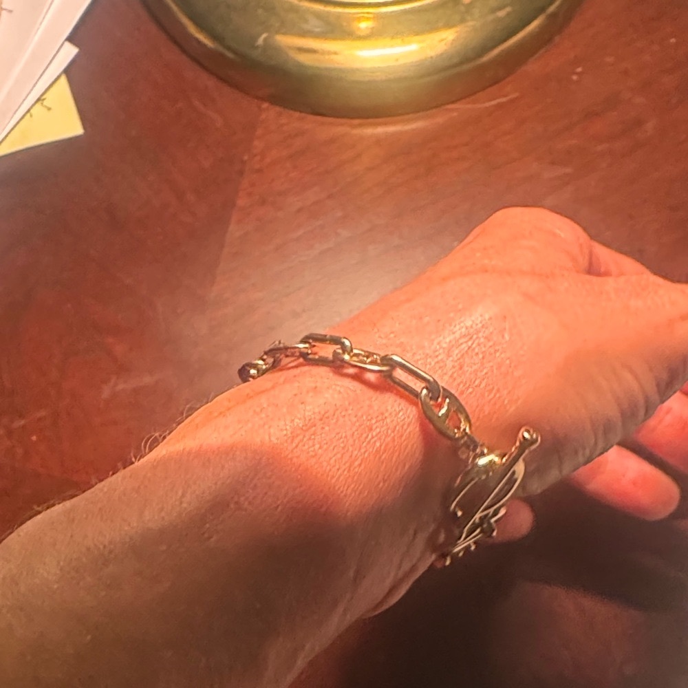 Elegant Gold Chain Bracelet